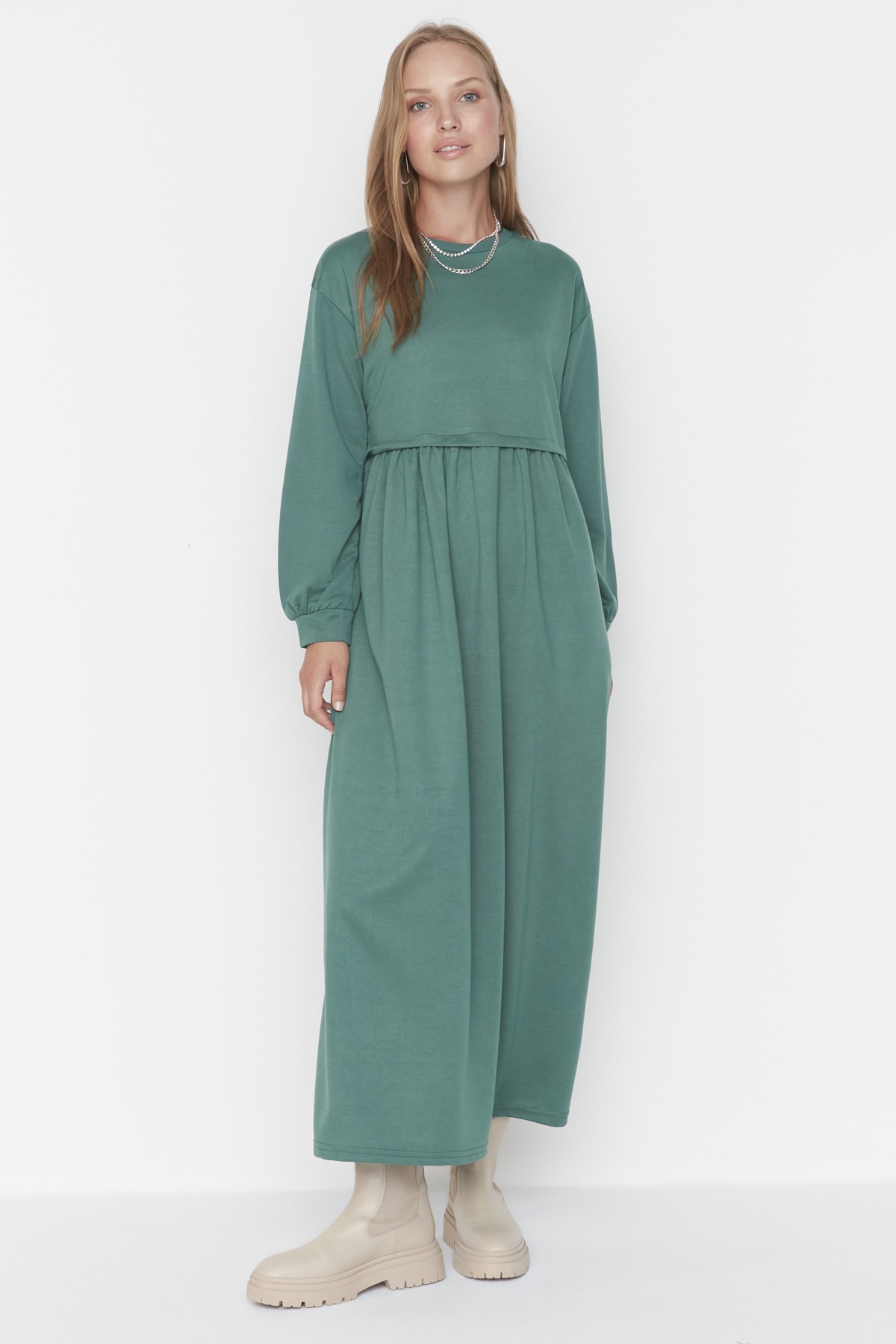 Maya Deluxe Maxi-jurk voor dames, bescheiden ronde hals, lange Maya Deluxe Maxi-jurk voor dames, bescheiden ronde hals, lange
