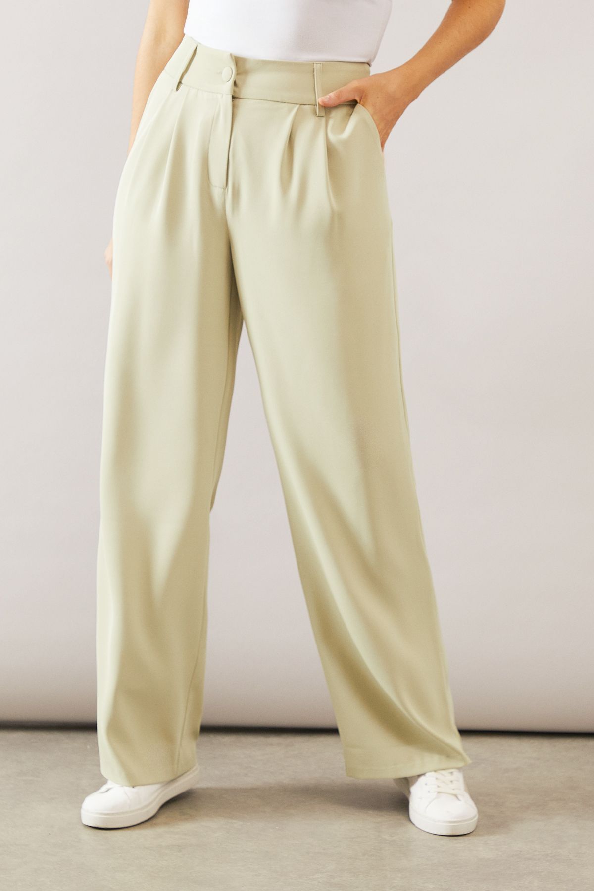 Wide Pleated Trouser
