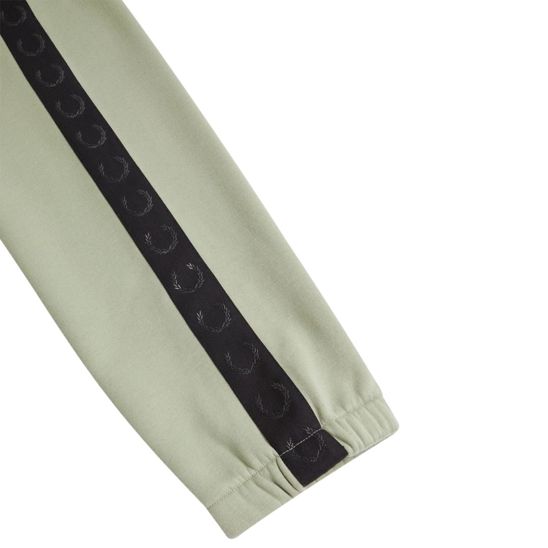 Fred Perry reliëf lauwerkrans getapete pijpen zeegras joggingbroek
