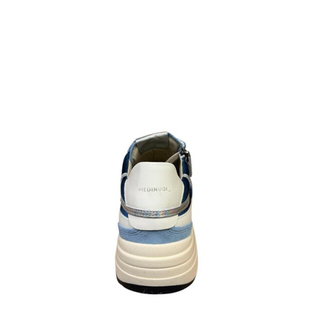 Piedi Nudi Kara