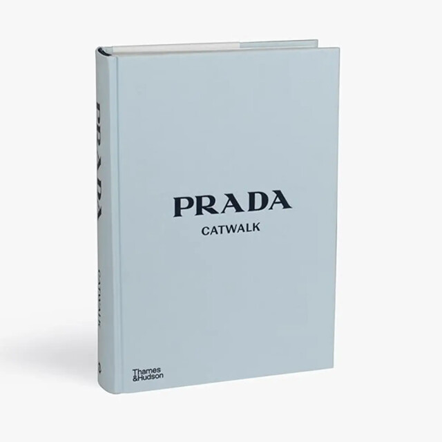New Mags book prada catwalk th1062