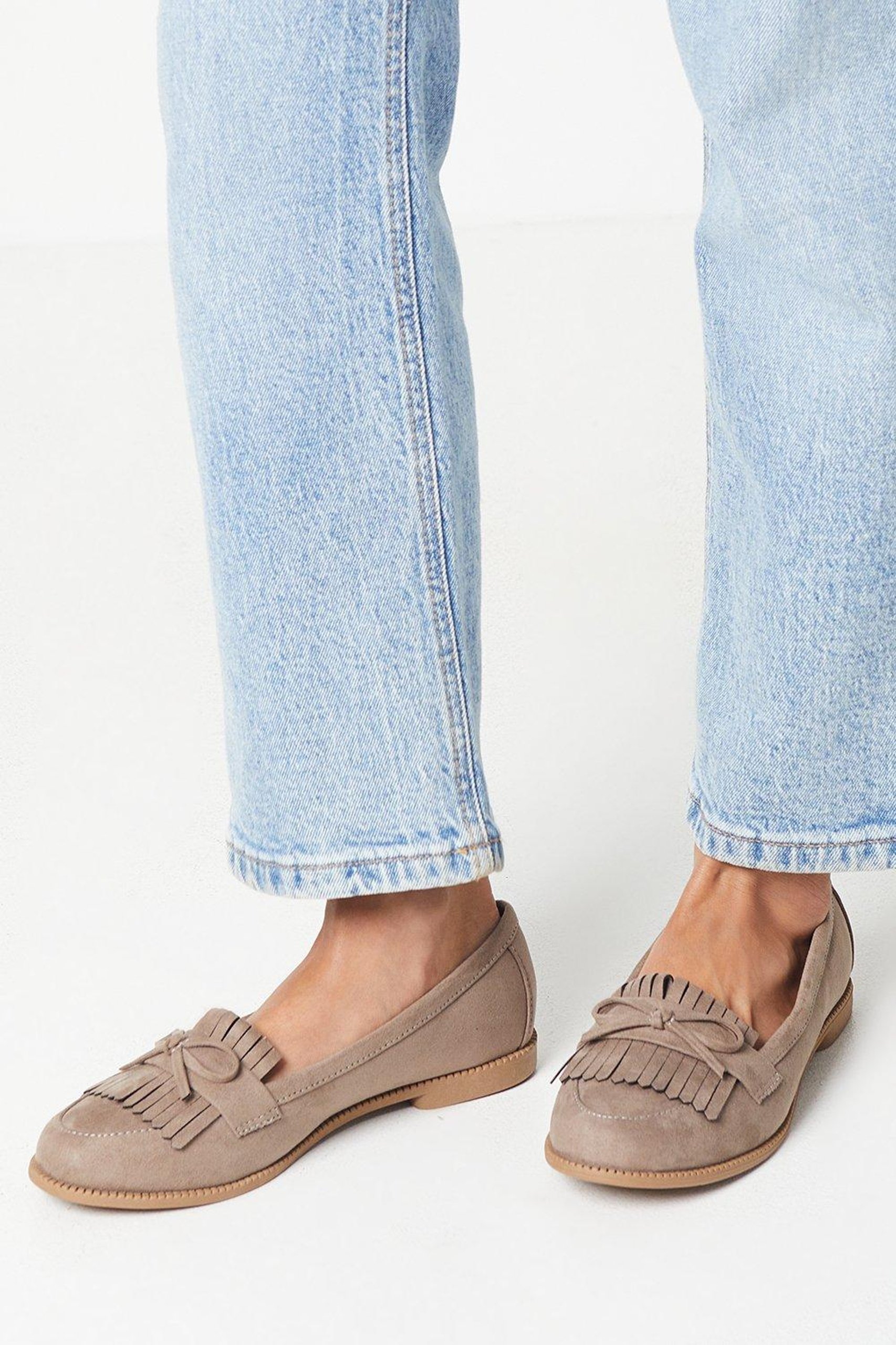 Taupe