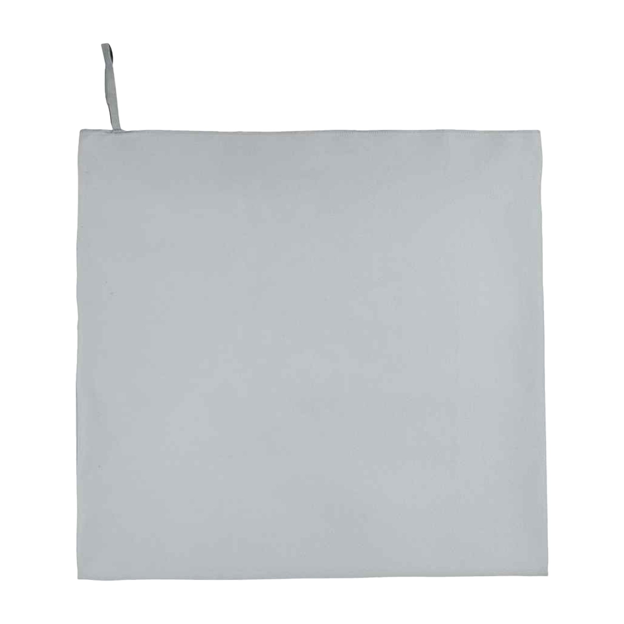 Grå