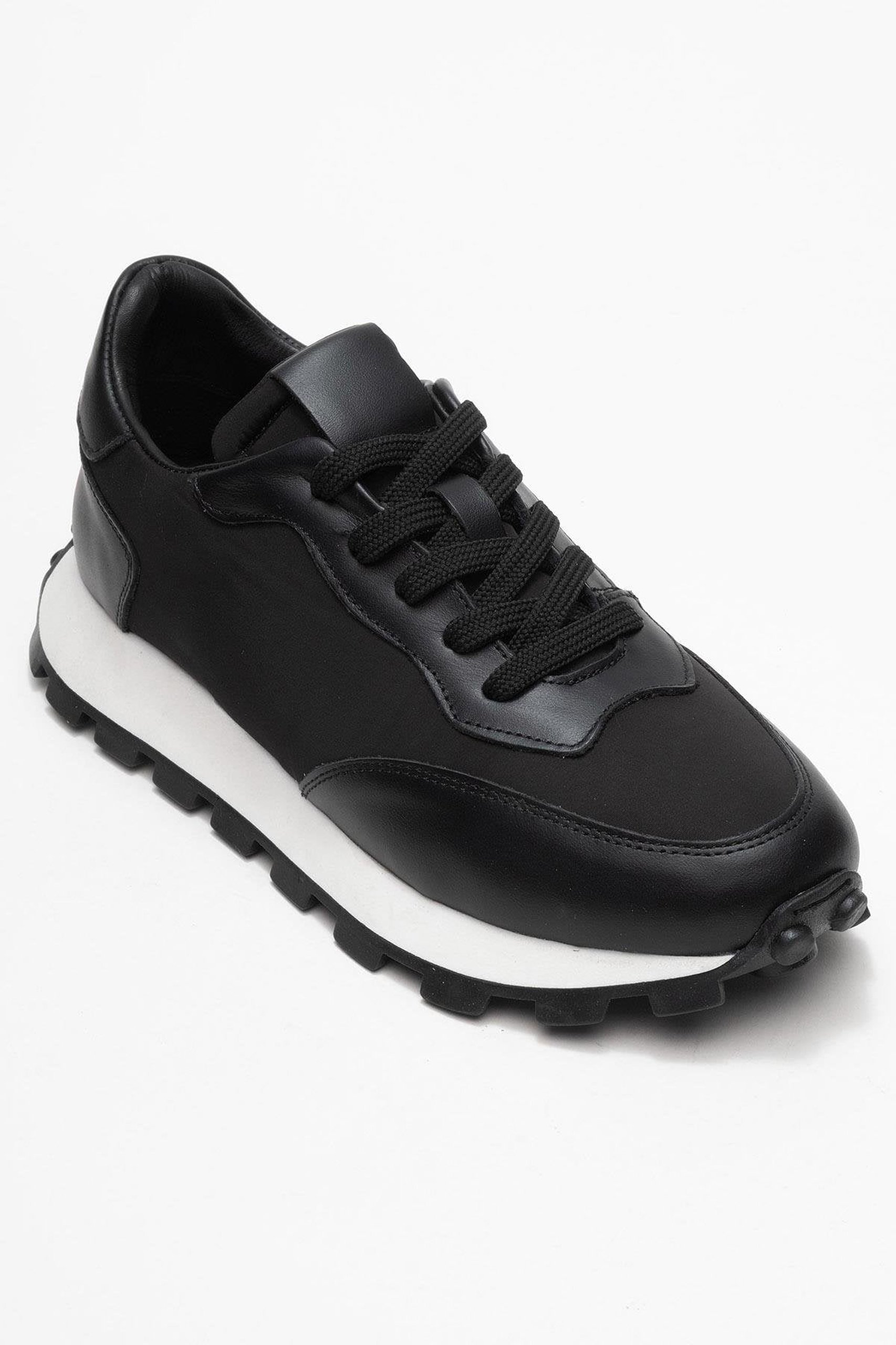 Zwart