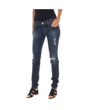 MET 10DB50219-D986-30 Classic and timeless, every woman should own a pair of skinny jeans like these ones. They practically go with anything.