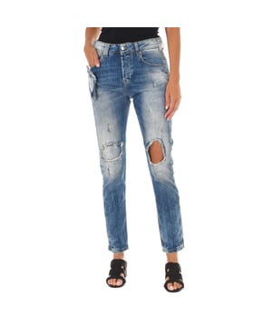 Long denim pants.
 Waist with belt loops.
 Button closure on the front.
 Two pockets on the front.
 Two open pockets on the back with the metal logo.
 Straight cut bottoms
 Worn effect.
 Seams seen in tone.
 Composition: 98% Cotton, 2% Elastane
 Care:
- Wash maximum at 40ºC.
 - Iron at medium temperature. max. 110ºC.
 - Allows you to use a dryer.
 - Do not use bleach.
 - Does not support dry cleaning.