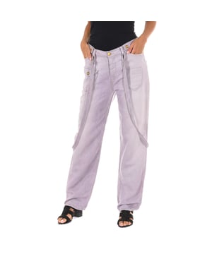 Pantalón tejano largo.
Color Malva
Cintura con trabillas para el cinturón.
Cierre de botones en el frontal.  
Cuatro bolsillos en la parte delantera .
Dos bolsillos abiertos en la parte trasera. con el nombre de la marca.
Bajos con corte recto.
Detalle de dos tiras regulables con botones.
Costuras vistas a tono.
 
Composición:  60% Algodón -  40% Elastano.

- Lavar máximo a 40ºC.
- Planchar a media temperatura. máx. 110ºC.
- Permite usar secadora.
- No usar lejía.
- No admite el  lavado en seco.