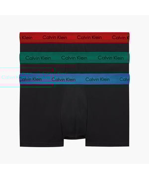 Pack-3 Bóxers Calvin Klein.
Cinturillas de goma elástica con el nombre de la firma bordado consecutivamente.
Tejido cómodo y transpirable.
Frontal anatómico, con capacidad de sujetar sin apretar.
Corte del bajo con acabado acanalado.
Costuras vistas a tono.
 Composición: 95% Algodón, 5% Elastano.
 Cuidados:
Cuidados:
- Lavar a temperatura máx. 40ºC.
- No usar lejía.
- Admite lavado en seco.
- Permite utilizar secadora.
- Planchar a temperatura máx. 130ºC.