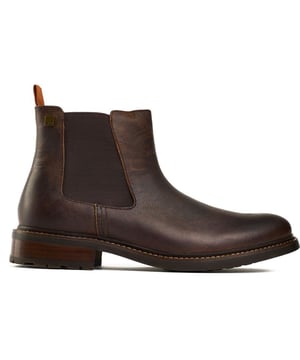 Straal zelfvertrouwen en stijl uit met deze uitstekende Chelsea boots van Re.sole. De Jupiter boots vertellen veel over jouw stijl en persoonlijkheid, en voegen een verfijnde elegantie en klassieke uitstraling toe aan elke outfit, met het comfort en de duurzaamheid van Re.sole. De speciaal vervaardigde, olieachtige leren bovenstukken, met brede, elastische zijkanten, een merkgebonden, nikkelvrij metalen detail en watergebaseerde lijmen zijn geplaatst op dapper rubberen zolen, wat een visuele dimensie toevoegt aan dit exclusieve item. Of je nu een krachtige zet doet in de boardroom of een avondje uit gaat, de Re.sole Jupiter enkellaarzen maken een scherpe indruk met een milieuvriendelijk geweten.