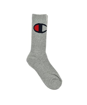Calcetines deportivos.
Color Gris
Corte caña alta.
Confeccionados en hilo de alta calidad, que garantizan gran comodidad y duración.
Puño elástico.
Tejido elástico y transpirable.
Detalle de la marca en un lateral.

Composición:  82% Algodón, 16% Poliéster, 2% Elastano

Lavar a temperatura máx. 30º.
- No usar lejía.
- No usar secadora.
- No planchar.
- No lavar en seco.