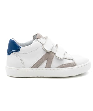 Especificaciones: Zapatillas de piel con inserciones laterales de ante y logo en la lengüeta Parte superior: Cuero Cordones: Tira Tipo de suela: Ligeramente elevada en el talón