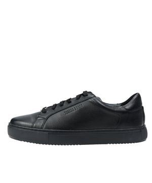 Entdecken Sie den Sneaker "London" - ein absolutes Must-have fÃr Ihren Schuhschrank! Mit seiner Strobel-Konstruktion bietet er nicht nur FlexibilitÃt, sondern auch eine leichte und bequeme Passform. Das WechselfuÃŸbett mit Memoryfoam passt sich individuell an Ihre FuÃŸform an und sorgt fÃr den ganzen Tag lang anhaltenden Komfort. Die rutschfeste Cupsole aus Gummi bietet eine optimale Traktion und StabilitÃt auf verschiedensten UntergrÃnden. Jedes Detail dieses Sneakers wurde mit Liebe und Sorgfalt gestaltet, um Ihnen ein erstklassiges Trageerlebnis zu bieten. Tauchen Sie ein in die Welt des Sneakers "London" und erleben Sie Komfort und Stil in Perfektion.