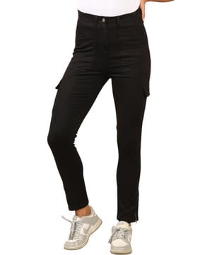Dames Cargo Chino Skinny Fit Broek. - Binnenbeenlengte Kort is 25 inch, Normaal is 27 inch Lang is 29 inch. - - . Dicht op het lichaam gesneden in een skinny pasvorm met een flatterende hoge taille. - - .   Gemaakt van katoen met extra stretch voor bewegingsvrijheid. - - .   Enkels met rits, zakken met drukknopen en twee zijzakken. - - . Knoopsluiting, Ritssluiting.  Ongevoerd, hoog getailleerd, extra stretch. - Ideaal voor casual, kantoor en perfect voor actieve weekenden.