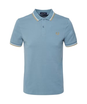 Polo Fred Perry Azul, Estampado En Cuello, Cierre De Botones En El Cuello. Polo 100% Algodón, Manga Corta, Azul