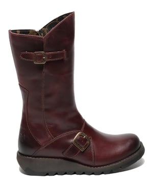 Las botas de cuero con hebilla MES 2 de Fly London para mujer de la línea Sminx son una elegante incorporación a cualquier guardarropa. Estas botas cuentan con una elegante correa lateral baja con una hebilla de marca de forma contemporánea, complementada con una segunda hebilla justo debajo de la línea superior moldeada. El logotipo característico de Fly London está grabado en el tacón alto con paneles. Fabricadas con parte superior de cuero de primera calidad, forro de microfibra y plantilla, ofrecen estilo y comodidad. La suela de goma TR duradera y el tacón de 3,5 cm garantizan la estabilidad, mientras que una cremallera lateral proporciona un fácil acceso. Parte superior: cuero, forro: microfibra, plantilla: microfibra, suela: goma TR, altura del tacón: 3,5 cm, cierre de cremallera, detalles de hebilla, logotipo grabado en el talón.