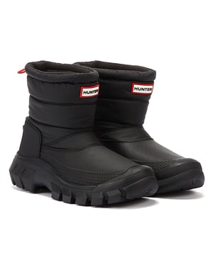 Een korte laars biedt volledig bedekkend comfort in een sneeuwschoen met een waterdicht intern membraan en een voering van gerecycled fleece voor vochtregulatie. Blijf ongeacht het weer aan de grond dankzij een robuuste rubberen zool met getande lamellen voor elk terrein. Waterdicht: beschermt tegen regenplassen en smeltwater om voeten droog te houden in natte omstandigheden.