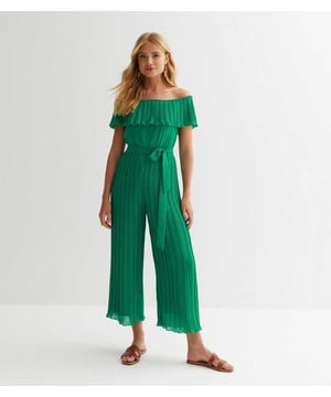 Mono midi Bardot negro plisado de gasa perfecto para bodas de verano, fines de semana informales o incluso para la playa.
Suaves y micro pliegues en las prendas la hacen más cómoda para cualquier ocasión.