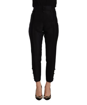 Espectaculares pantalones ajustados de talle alto DSQUARED2, nuevos con etiquetas  
100% auténticos  
Corte: Ajuste regular  
Color: Negro  
Material: 83% lana, 17% seda  
Detalles con logo  
Imprescindibles para cualquier mujer a la moda  
Fabricados con una mezcla de 83% lana y 17% seda  
Ofrecen estilo y comodidad  
Silueta favorecedora  
El color negro añade un toque de sofisticación  
Detalles de marca sutiles  
Perfectos para combinar con tu blusa y tacones favoritos  