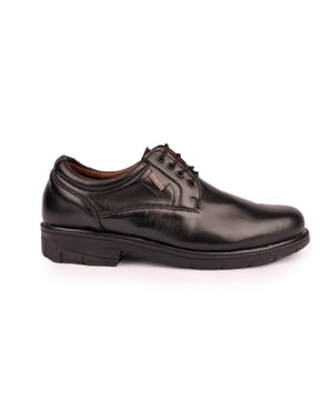 Zapatos de piel con cierre de cordones. suave piel de cordero.Piso de poliuretano, no se rompe, no resbala. costuras reforzadas. Horma comoda. Contrafuerte anterior y posterior. plantilla acolchada de piel.