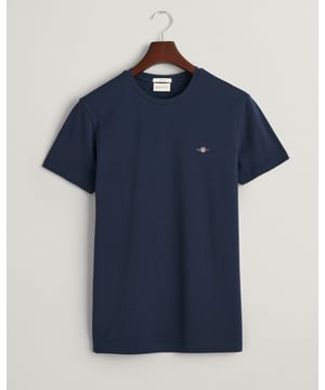This crew neck tee is crafted from the same lightweight cotton piqué quality as the iconic GANT polo shirts, making it the perfect everyday essential. It's designed in a slim fit and comes with a ribbed neckline. The tee also features a GANT shield graphic embroidered on the chest for a stylish touch.


Slim fit
Crew neck
Ribbed neckline
GANT shield graphic embroidered at chest

 100% cotton 
2013033

 