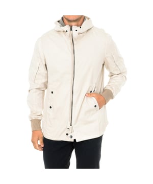Chaqueta overshirt.
Color Beige
Cuello con capucha
Cierre de cremallera en parte delantera.
Dos  bolsillos en parte delantera con cierre de botón.
Puños elásticos ajustables.
Logo a modo de relieve en manga.
Bolsillos con cierre de velcro en la manga.
Costuras vistas a tono.

Composición:  100% Algodón

Lavar máximo a 40ºC.
-No planchar.
- No permite usar secadora.
- No usar lejía.
- No admite el  lavado en seco.
