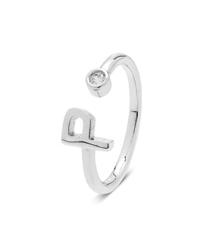 Alfabet ring in 925 sterling zilver en glanzende zirkonia met gerhodineerde afwerking. Naast het bereiken van wereldwijde stijlen, maken onze ontwerpen het verschil en hebben ze een radicale impact. Zorgvuldig handgemaakte ontwerpen met eersteklas materialen en fonkelende zirkonia's brengen een alfabet tot leven in verschillende maten.

Het exotische ervan: initialen op 925 sterling zilver, wordt alleen geëvenaard door zijn subtiliteit. Intuïtief, doordacht, het is een schot in de roos elke keer dat je het draagt en vertegenwoordigt als weinig anderen het meest kosmopolitische stedelijke karakter: BE AUTHENTIC (NOT) UNIQUE.