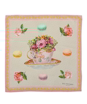 Elegante panuelo de seda taza de te.
  Fabricado en Italia.
  100% seda enrollada a mano.
  Tamano cuadrado de 35 pulgadas.
  Perfecto para cualquier mujer a la moda.