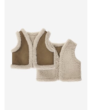 Bonpoint embody mesmeric concepts in their sophisticated aesthetics. This baby unisex gilet is reflective of the French label's spellbinding quality and enigmatic properties. Made in a beautiful leather shearling design, this item can be paired with jeans and jumper for a cute Bohemian appeal.  Bonpoint Cherry Tag  Leather/Shearling  Vest  SleevelessBonpoint : Baby Height NB: 19" / 50cm 1M: 21" / 54cm3M: 23‚Äù / 60cm 6M: 26‚Äù / 67cm12M: 29‚Äù / 74cm 18M: 31‚Äù / 81cm 2Y: 33‚Äù / 86cm
