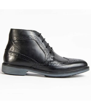 Purapiel, 10 years warranty. Men's boot. Manufactured in 100% natural leather free of Chrome VI. High quality materials. Non-slip rubber sole. Padded insole. Manufactured by other brands for our brand. Approximate measurements: 12 cm high cane and 10 cm wide cane.