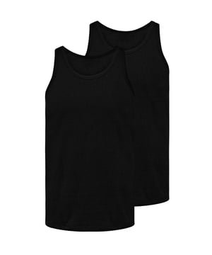 Casual tanktop voor heren van het merk JACK & JONES in een dubbele verpakking. Zeer aangenaam om te dragen, comfortabel en sportief gesneden tegelijkertijd. Dankzij het eenvoudige ontwerp met ronde hals is het shirt met veel kledingstukken te combineren. De mode van JACK & JONES wordt gekenmerkt door zacht, ademend katoen en een nauwkeurige afwerking. JACK & JONES is een trots lid van het Better Cotton Initiative. Door katoenproducten van JACK & JONES te kopen, steun je een duurzamere katoenteelt.