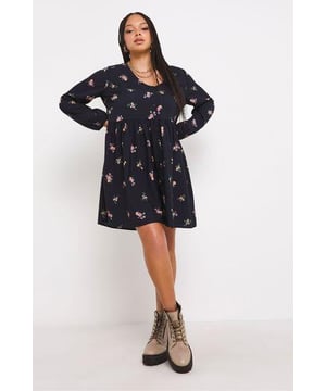 Update your wardrobe this season with this gorgeous smock dress! In a fabulous floral print, this dress features a v-neckline and long sleeves

Soft  Polyester Fabric
 
100% Recycled Polyester
 
V-Neck
  
Length: Short
 
26" Shoulder to Hem
 
Long Sleeve
   
Sizing: As expected 
 
Fit: Relaxed Fit
  
Ultra Low Rise, Button


These are last season clearance made for Simply Be, Labels have been snipped
