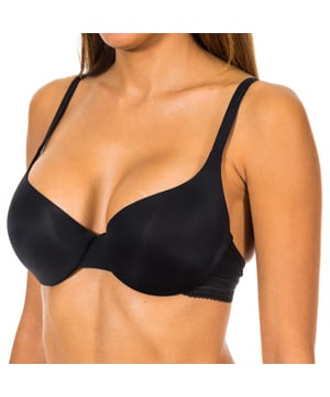 Underwired bra.
 Cups with foam.
 Elastic and adjustable straps, with the brand's name consecutively embroidered.
 Rear closure with three-position hooks.
 Elastic sides, with semi-transparent micro tulle detail.
 Seams seen in tone.
 Composition: 55% Polyamide, 38% Polyester, 7% Elastane
 Care:
Care:
 - Wash at max temperature. 40º.
 - Do not use bleach.
 - Do not use dryer.
 - Do not iron.
 - Do not dry clean.