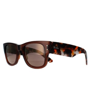 Las gafas de sol Ray-Ban Square unisex en marrón transparente y dorado habana con espejo RB0840S Mega Wayfarer están fabricadas con precisión y estilo, y cuentan con una montura atrevida y de gran tamaño que irradia confianza y sofisticación. Las líneas elegantes y la silueta distintiva ofrecen un diseño vanguardista y una protección UV excepcional, lo que garantiza que sus ojos permanezcan protegidos a la vez que hace una atrevida declaración de moda.