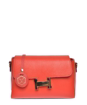 Crossbody tas
100% rundleer
Ritssluiting aan de bovenkant
Voorflap over magnetische sluiting
Afmetingen : 15x20x7 cm
Schouderriem: 112 cm verstelbaar