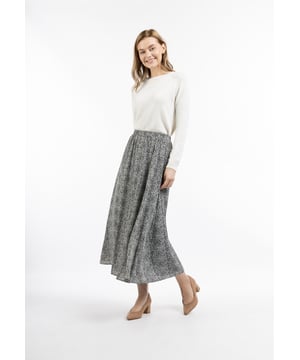Dieser Maxirock von DreiMaster Klassik ist elegant und vielseitig zugleich. Das lange Design aus weichem, fließendem Material ist angenehm unkompliziert und hat ein frisches Pünktchenmuster. Eine elastische Taille und ein durchgehendes Innenfutter sorgen für mehr Komfort.  Midirock