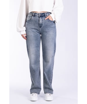 Wide-Leg-Jeans mit mittelhohem Bund, Gürtelschlaufen und fünf Taschen. Dezente destroyed Details. Mit Reißverschluss und Metallknopf vorne.