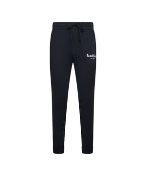 Heren joggingbroek van het merk Ballin Est. 2013. De joggingbroek van Ballin Est. 2013 is gemaakt van 80% hoogwaardig katoen en 20% polyester, en heeft een normale pasvorm. Het zachte katoen zorgt voor een heerlijk draagcomfort.  Modelnaam: Small Logo Jogging PantCategorie: heren joggingbroekMaterialen: katoen, polyesterKleur: navy blauw
