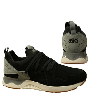 El icónico modelo Gel-Lyte® V de la marca ASICSTIGER ™ se reinterpreta con una fusión de diseño y tecnología actuales. Las herramientas recientemente desarrolladas para los modelos ASICSTIGER ™ absorben el amortiguador con la amortiguación de la tecnología GEL® en el talón cubierto por una taza TPU transparente. La parte superior de Mono-Sock® presenta el refuerzo del dedo del pie y los cordones superpuestos en la lengua vinculados con ojales hacen que entrar en este zapato sea una brisa.