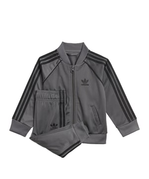 Calling all future MVPs. Your star will win at sporty style in this infants' track suit. Level up their adidas game with iconic 3-Stripes and a hit of piping. That OG sheen of tricot adds the finishing touch.  - Regular fit - Full zip with ribbed collar - 100% polyester (recycled) - Soft feel - Front welt pockets on jacket - Raglan sleeves - Elastic waist with drawcord - Ribbed cuffs and hem  Shipped by adidas