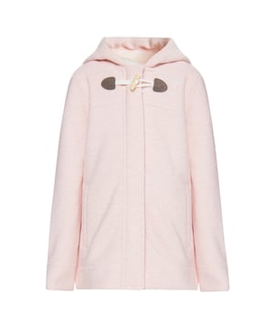 Außen fester Strick und innen kuscheliges Teddyfell. Dank dieser Mischung wird die Schmuddelwedda Strickfleecejacke zum 24/7 Liebling in der Übergangszeit. Ausgestattet mit einer ebenfalls gefütterten Kapuze begeistert sie durch ihre lässige Form, die mit dem Dufflecoat-Knebel einen besonderen Look erhält. Seitliche Eingrifftaschen und die typischen Schmuddelwedda Stickereien runden die Jacke stilsicher ab.  Strickfleecedufflecoat