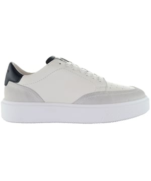 Confeccionado con una combinación de piel lisa y ante. Las zapatillas deportivas Luigis de perfil bajo de Ted Baker desprenden un atractivo lujoso que seguramente llamará la atención. Pero no se trata sólo de apariencia. Estas zapatillas estilo cancha cuentan con una suela inflada que brinda amortiguación y soporte. haciendo de cada paso un deleite.