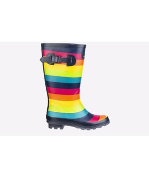 From the heart of the countryside comes this classy junior wellington with stylish rainbow print and midnight blue finishes designed for older children. The premium rubber materials offer excellent waterproofing and grip on muddy terrain.
- Lightweight and flexible pull on boot
- Fully waterproof premium rubber upper
- Colourful rainbow print
- Midnight blue sole and collar
- Decorative strap and buckle feature
- Soft cotton lining
- Removable foam insole
- Deep traction tread