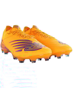 New Balance Furon V6 + Pro FG Heren Geel Voetbalschoenen - een high-performance en stijlvolle keuze voor voetballers op zoek naar snelheid, wendbaarheid en precisie op het veld. Gemaakt met New Balance inzet voor innovatie en kwaliteit, deze voetbalschoenen naadloze mix van technologie met een gedurfde en levendige gele ontwerp.

Belangrijkste kenmerken:

 Geel colorway:  De voetbalschoenen zijn voorzien van een opvallende gele kleur, het verstrekken van een opvallende en dynamische look op het veld.

 Pro-prestaties:  Zoals aangegeven door de "Pro" aanduiding, zijn deze voetbalschoenen waarschijnlijk ontworpen voor prestaties op professioneel niveau, met kenmerken die snelheid, controle en reactievermogen verbeteren.

 Furon V6+ Series:  Deze schoenen behoren tot de Furon V6+ serie, die bekend staat om de focus op snelheid en wendbaarheid. Deze schoenen worden vaak geprefereerd door spelers die vertrouwen op snelle bewegingen en precisie.

 FG (Firm Ground) zoolplaat:  De FG zoolplaat is ontworpen voor gebruik op stevige natuurgras ondergronden. Het biedt tractie en stabiliteit, waardoor spelers snel kunnen afsnijden en sprinten op het veld.

 Anatomische pasvorm:  New Balance ontwerpt voetbalschoenen vaak met een anatomische pasvorm, contouren naar de vorm van de voet voor maximaal comfort en responsiviteit.

 Ideaal voor aanvallers en aanvallende spelers:  Furon serie laarzen worden vaak begunstigd door spitsen en aanvallende spelers die prioriteit geven aan snelheid en wendbaarheid om impactvolle spelen te maken in de laatste derde.