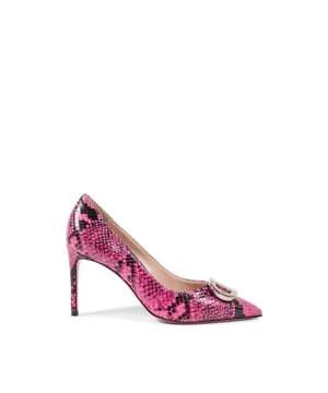 Taking you seamlessly from the office to a night out, The Dee Office Party Logo Pump is both professional and playful. With the classic pink sole and added silver logo, this pump easily transitions from work to play. Made in Italy by some of the countries finest craftsmen, this shoe is 100% leather. Heel height measures 8 cm. Made in Italy 100% Leather 100% Leather Sole 8 cm Heel