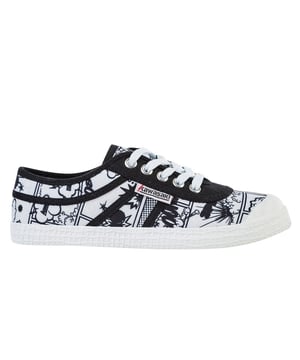 Explora la ciudad con un estilo moderno llevando nuestro zapato de lona Cartoon. Con este zapato nunca te equivocarás. Un estampado alegre, juguetón e interesante, lleno de sorpresas, te mantendrá guapo y entretenido todo el día.Detalles del producto. Cordones regulables para un ajuste adecuado. Disponible en tallas de adulto y junior. Unisex. Zapato ligero. El zapato de cordones de corte bajo permite la rotación y la flexibilidad.. Parte superior: lona y ante de vaca. Suela: RBGuía de tallas/ajuste. Si estás entre dos tallas, te recomendamos que elijas la más grande.Guía de lavado. Se recomienda no lavar el zapato.