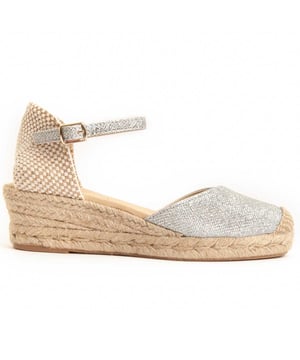 Espadrille mit Esparto-Keil für Damen. Bequeme Passform. Gepolsterte Innensohle. Rutschfeste Sohle. Verstärkte Nähte. Hergestellt von anderen Marken für unsere Marke. Ungefähre Maße: 7 cm Keil und 2 cm Plateau.