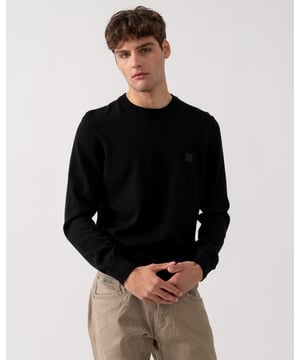 A knitted sweater in a straight fit by BOSS Menswear. Featuring a logo patch, this piece is blended with luxurious cashmere. This product is partly made with organic cotton.

Regular fit
Crew neck
Long sleeves
Ribbed cuffs
Standard length

95% Cotton, 5% Cashmere
50527583