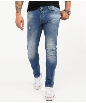 Modebewusste Herren finden bei Rock-Creek trendstarke Slim Fit Jeans, die mit ihrer figurbetonten Passform ein schlankes Bein zaubern. Die Hosen sitzen wie eine zweite Haut und bieten dank Ihres Elasthan-Anteils einen hervorragenden Tragekomfort und viel Bewegungsfreiheit. Noch dazu sehen die Herren Jeans sehr modern aus und können vielfältig kombiniert werden. Sie sind stilvoll Begleiter für das Büro, den Alltag oder die Freizeit und begeistern mit einer erstklassigen Verarbeitung.
