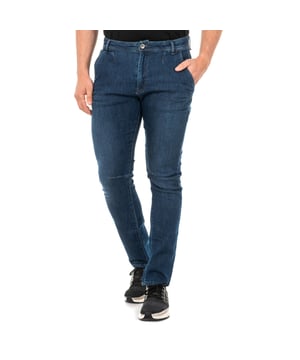 La Martina Texaanse lange broek.
 Texaans Blauw
 Knoop- en ritssluiting.
 Twee open zakken aan de zijkanten en een minizak.
 Twee open zakken op de achterkant, met logo op leren label.
 Riemlussen.
 Laag uitgesneden recht model.
 Naden in toon zichtbaar.

 Samenstelling: 87% Katoen - 3% Elastaan -10% Polyester

 Wasvoorschriften:
 - Maximaal wassen op 40ºC.
 - Strijken op gemiddelde temperatuur, max. 110 ° C.
 - Droger mag gebruikt worden.
 - Geen bleekmiddel gebruiken.
 - Kan niet chemisch gereinigd worden.


 Samenstelling: 87% Katoen, 3% Elastaan, 10% Polyester
 Onderhoud:
- Maximaal wassen op 40ºC.
 - Strijken op gemiddelde temperatuur, max. 110ºC.
 - Kan in de droger.
 - Geen bleekmiddel gebruiken.
 - Kan niet chemisch gereinigd worden.