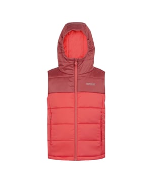 Gewebetechnik: langlebig, isolierend, Schnell trocknend, wasserabweisend. Außenmaterial (%): 100% Polyester. Füllung: Schwer, Synthetische Faser, Thermo-Guard-Isolierung. Design: Logo, Gesteppt, Zweifarbig. Durchgehender Reißverschluss. Wattiert, Reißverschlussschutz. Hinweis: Gedrucktes Namensschild bis 8 Jahre. Taschenart: 2 Reißverschlusstaschen. Kapuzenmerkmale: Elastisch, Aufnähen. Mit Kapuze. Nachhaltigkeit: Aus recyceltem Material. Rand: Reflektierend. Ärmellos. 116: 61 cm. 146-152: 78,74 cm. 128: 66 cm. 140: 72,4 cm. 164: 85,09 cm. 170-176: 90,17 cm. 104: 57,15 cm. 158: 81,28 cm.